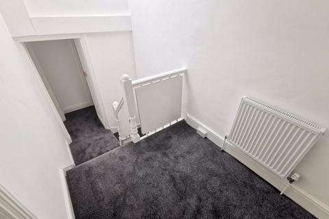 2 bedroom flat to rent, Ebury Road, Carrington, Nottingham, NG5 1BB