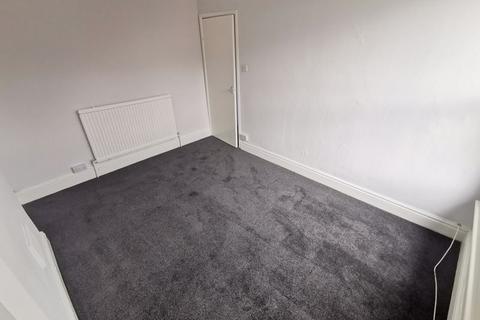 2 bedroom flat to rent, Ebury Road, Carrington, Nottingham, NG5 1BB