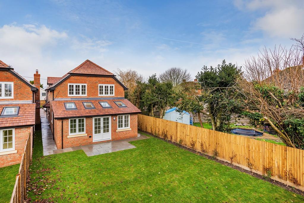 The Street, Binsted, Alton, GU34 4 bed detached house £799,950