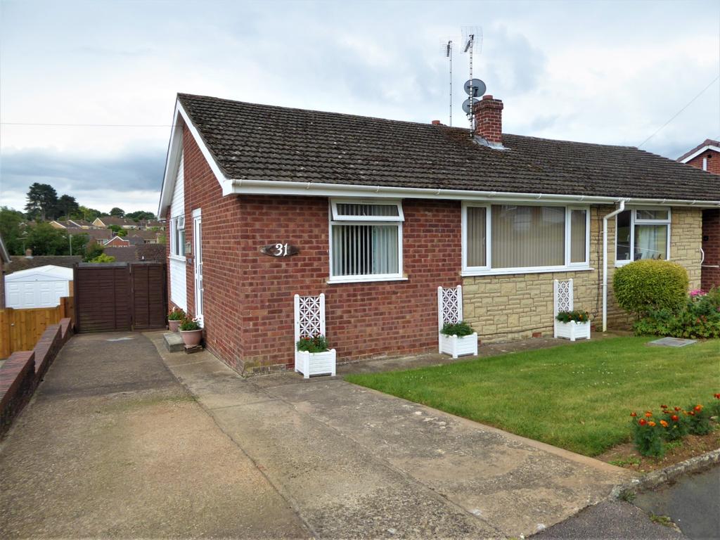 Mewburn Road, Banbury 2 bed semidetached bungalow £260,000