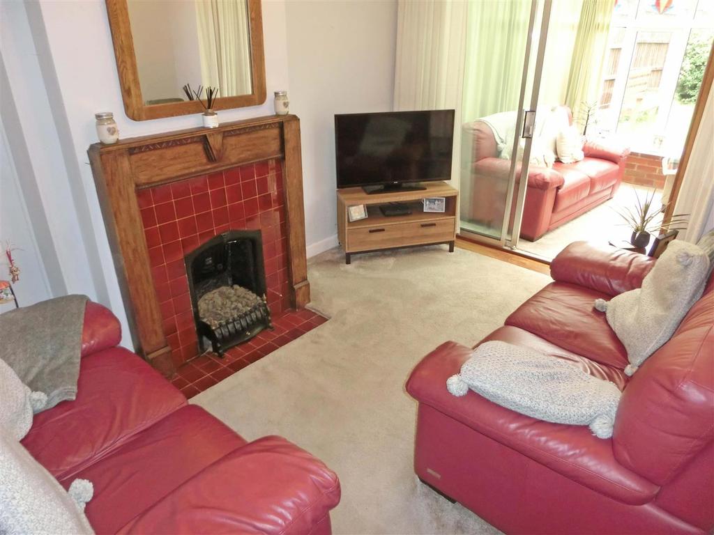 Three Oaks Road, Wythall 3 bed semidetached house £315,000