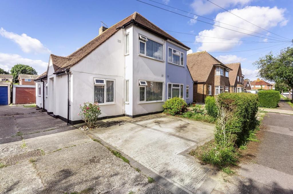 Sandymount Avenue, Bognor Regis, PO22 3 bed semidetached house £300,000