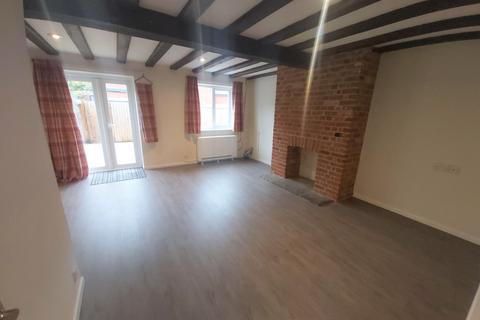 3 bedroom terraced house to rent, Hollow Road, Bury St Edmunds