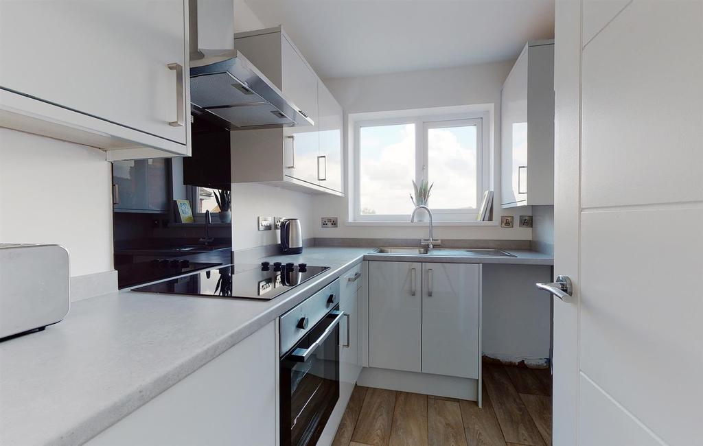 Flat 18 Russell Court NG10 4 LT Flat 18 Russell Cou