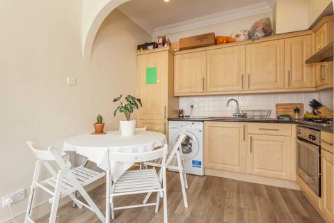 1 bedroom flat to rent, Crockerton Road, London，SW17