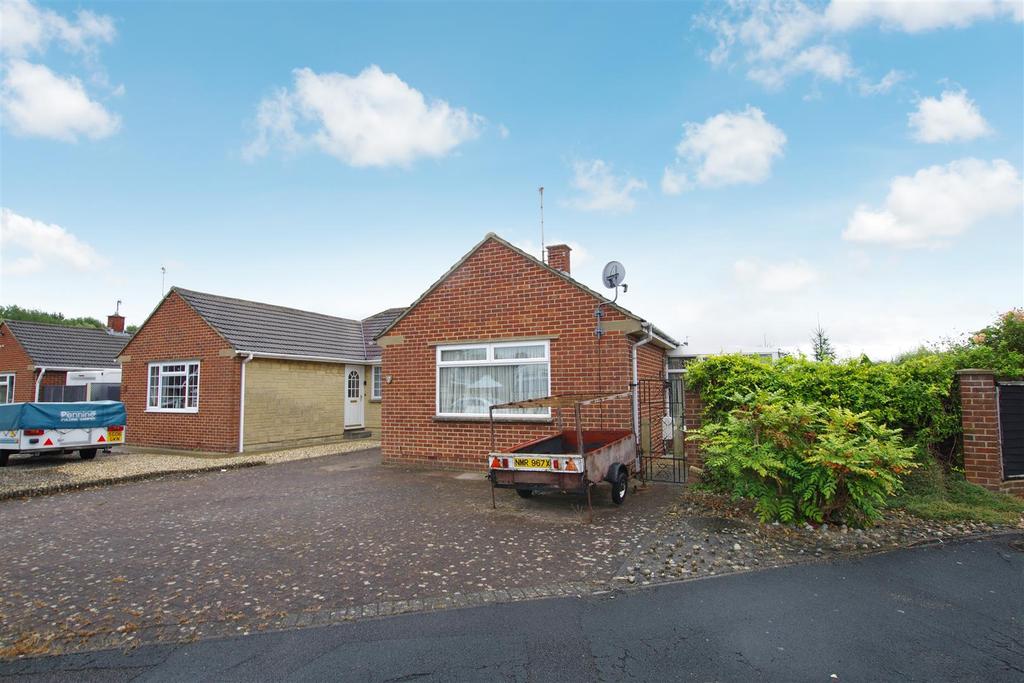 Don Close, Greenmeadow, Swindon 2 bed semidetached bungalow for sale