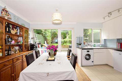 21 Deepfield Way, Coulsdon, CR5 2SZ