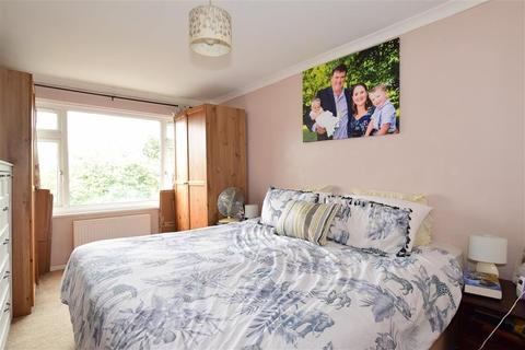 21 Deepfield Way, Coulsdon, CR5 2SZ