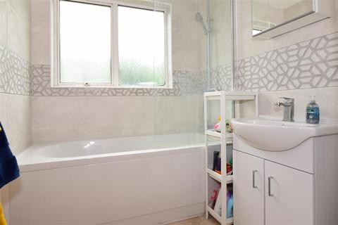 21 Deepfield Way, Coulsdon, CR5 2SZ
