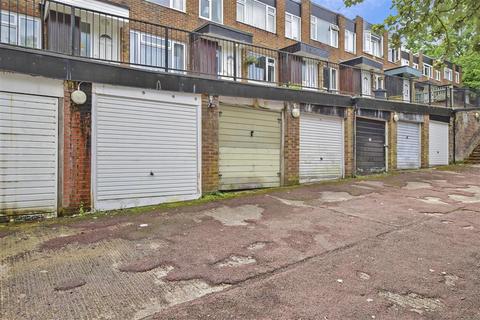 21 Deepfield Way, Coulsdon, CR5 2SZ