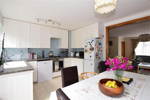 21 Deepfield Way, Coulsdon, CR5 2SZ