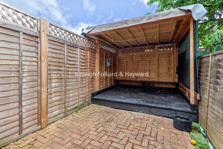 Tynemouth Road Mitcham CR4 2 bed flat £1,400 pcm (£323 pw)