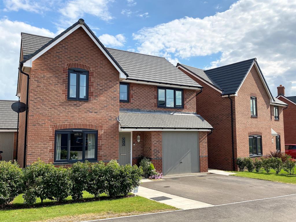 Great Oldbury Drive, Great Oldbury, Stonehouse, GL10 3FQ 4 bed detached