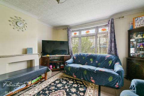 32 Badgers Croft, London, SE9 3DB