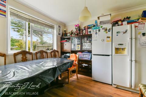 32 Badgers Croft, London, SE9 3DB