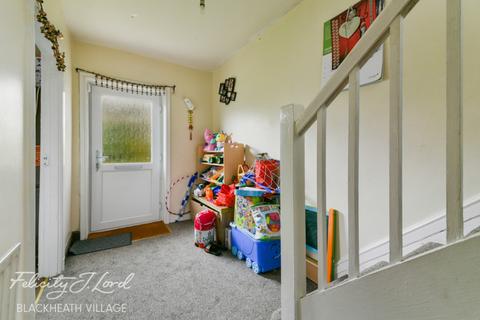32 Badgers Croft, London, SE9 3DB