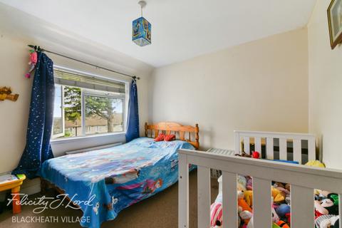 32 Badgers Croft, London, SE9 3DB