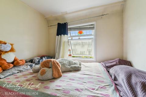 32 Badgers Croft, London, SE9 3DB