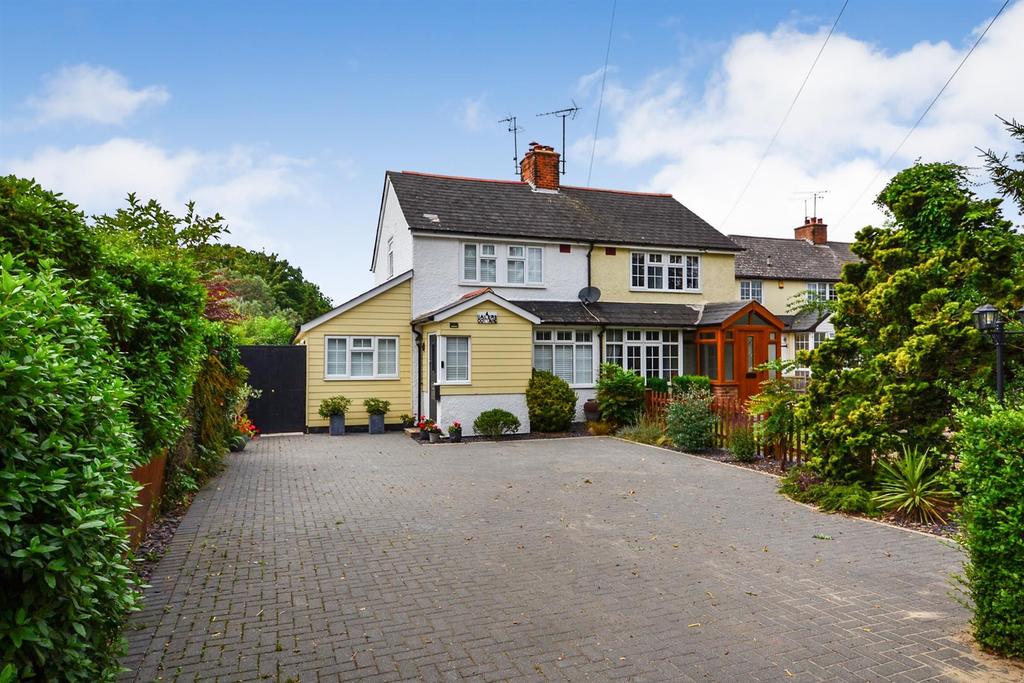 Hyde Lane, Danbury 3 bed cottage £500,000