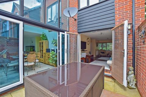 24 Beadsman Crescent, Leybourne, West Malling, ME19 5FB