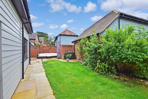 24 Beadsman Crescent, Leybourne, West Malling, ME19 5FB