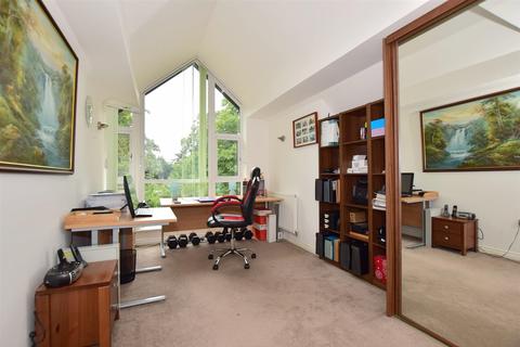 24 Beadsman Crescent, Leybourne, West Malling, ME19 5FB