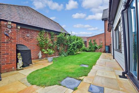 24 Beadsman Crescent, Leybourne, West Malling, ME19 5FB
