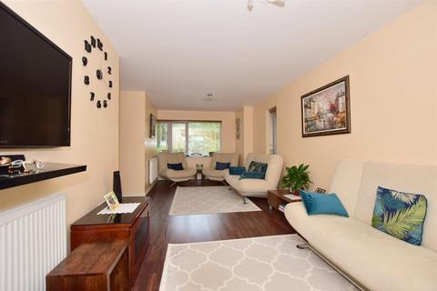24 Beadsman Crescent, Leybourne, West Malling, ME19 5FB