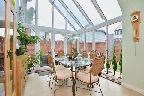 24 Beadsman Crescent, Leybourne, West Malling, ME19 5FB