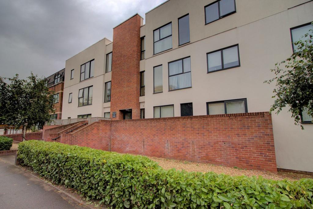 318a Kings Road, Reading, Berkshire... 1 bed flat £155,000