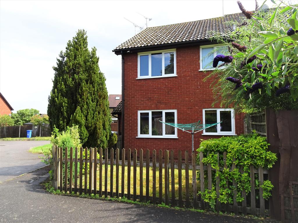 Redwoods Way, Church Crookham GU52 1 bed end of terrace house £850 pcm (£196 pw)