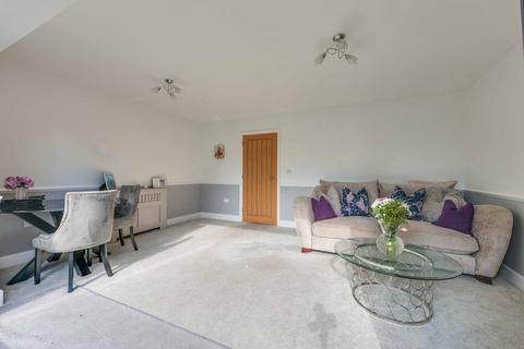 14 Highwell Gardens, Hawkwell, Hockley, SS5 4LY