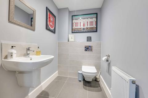 14 Highwell Gardens, Hawkwell, Hockley, SS5 4LY