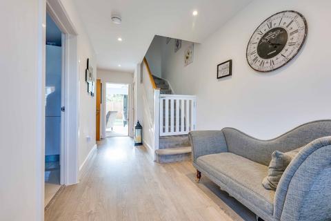 14 Highwell Gardens, Hawkwell, Hockley, SS5 4LY