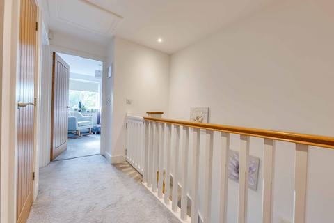 14 Highwell Gardens, Hawkwell, Hockley, SS5 4LY