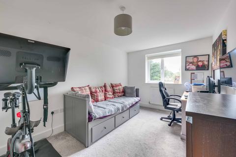14 Highwell Gardens, Hawkwell, Hockley, SS5 4LY