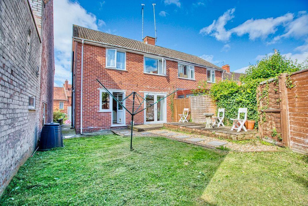 Goldcroft, Yeovil BA21 4DH 3 bed semidetached house £200,000