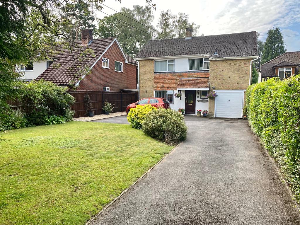 Hook Road, Ampfield, Romsey SO51 4 bed detached house £795,000