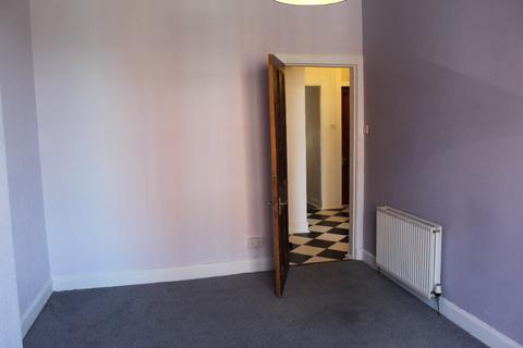 2 bedroom flat to rent, Lyndhurst Gardens, North Kelvinside, Glasgow, G20
