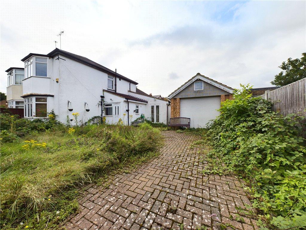 Burgoyne Road, SunburyonThames, TW16 3 bed semidetached house £460,000