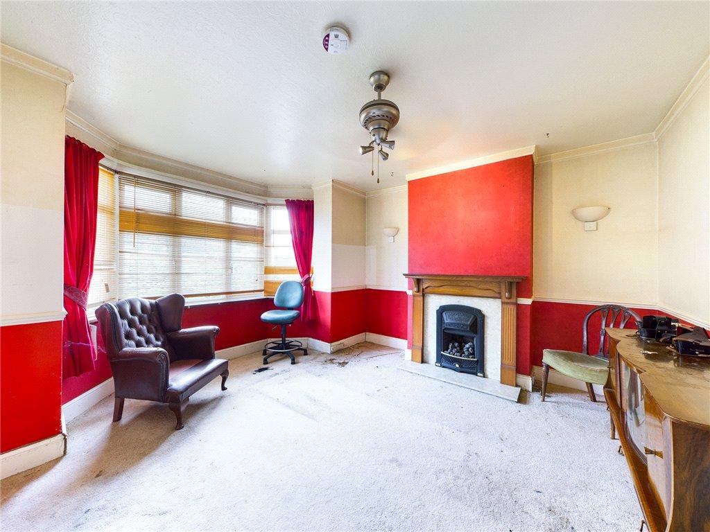 Burgoyne Road, SunburyonThames, TW16 3 bed semidetached house £460,000