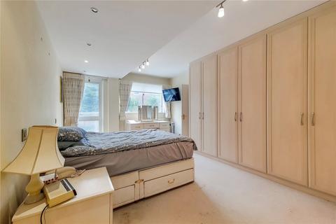 25 Oak Lodge Close, Stanmore, HA7 4QB
