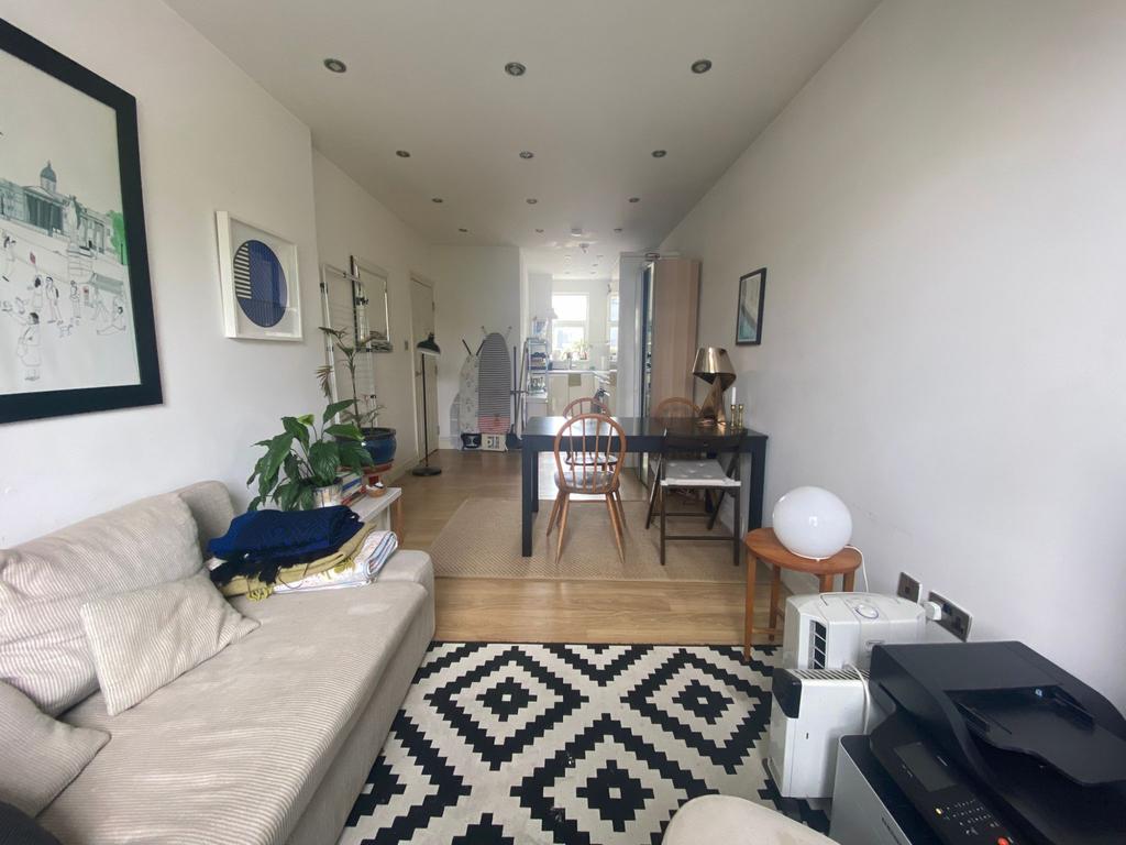 Clifden Road, Hackney, E5 3 bed flat £2,100 pcm (£485 pw)