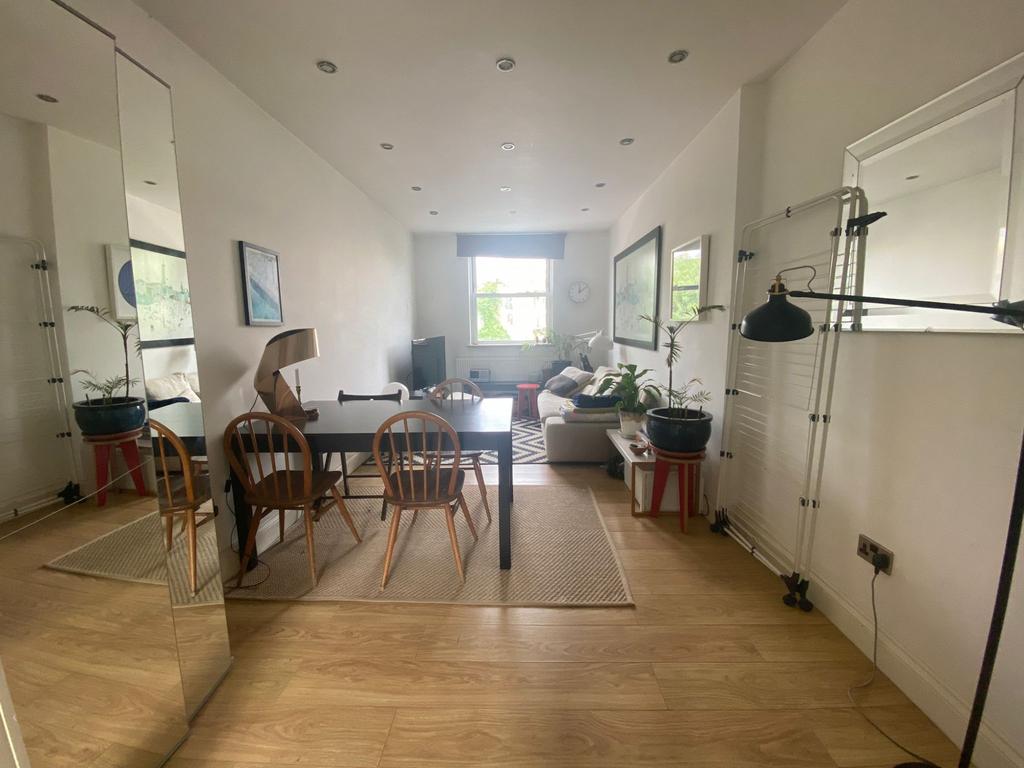 Clifden Road, Hackney, E5 3 bed flat £2,100 pcm (£485 pw)