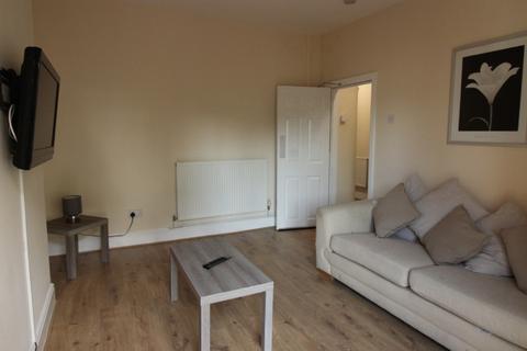 1 bedroom in a house share to rent, High Street Newhall