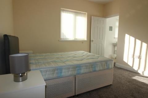 1 bedroom in a house share to rent, High Street Newhall