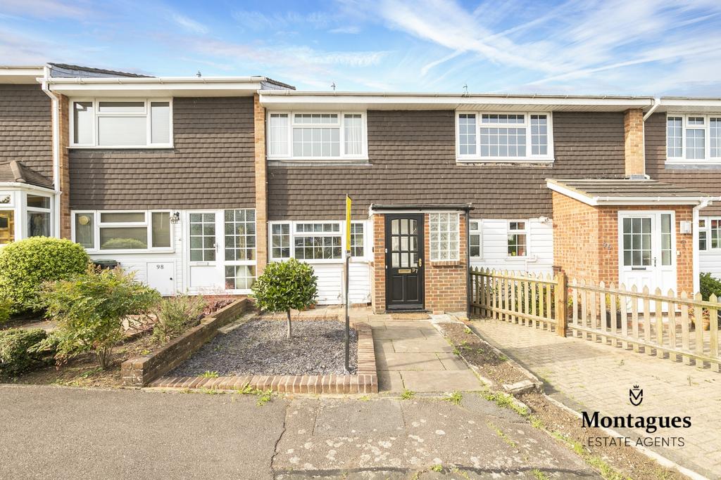 Thornhill, North Weald, CM16 2 bed terraced house £400,000
