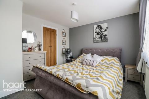 15 Keble Close, Nythe, Swindon, SN3 3NN