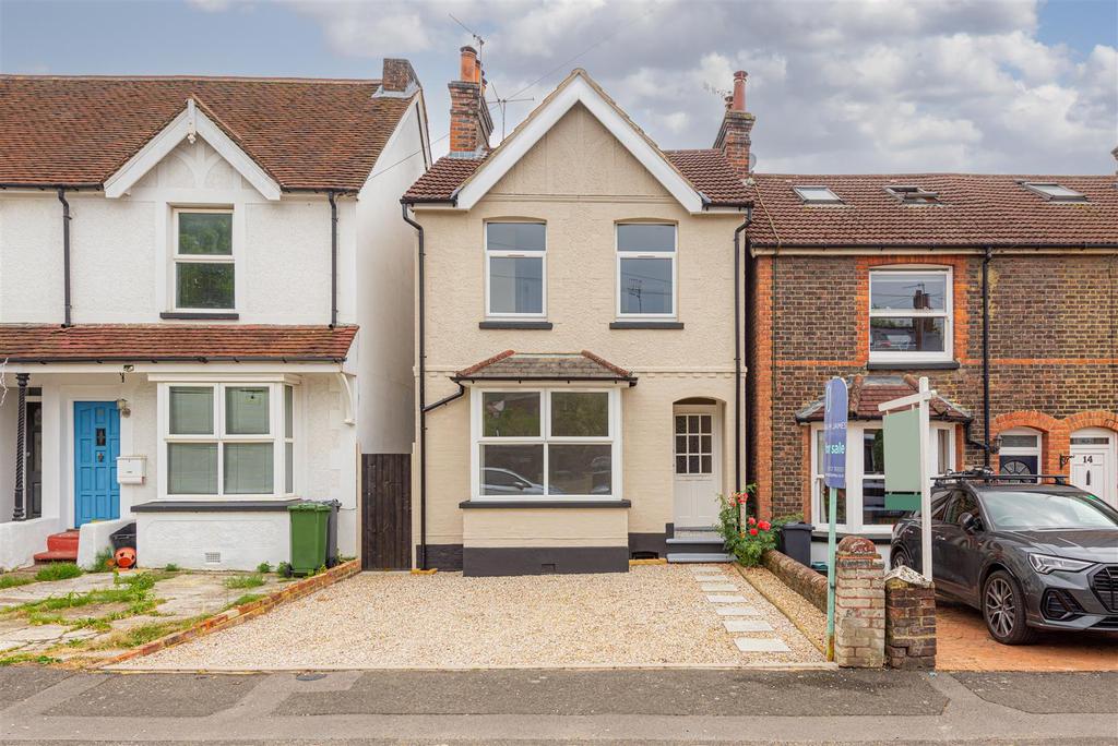 Earlsbrook Road, Redhill 3 bed house £550,000