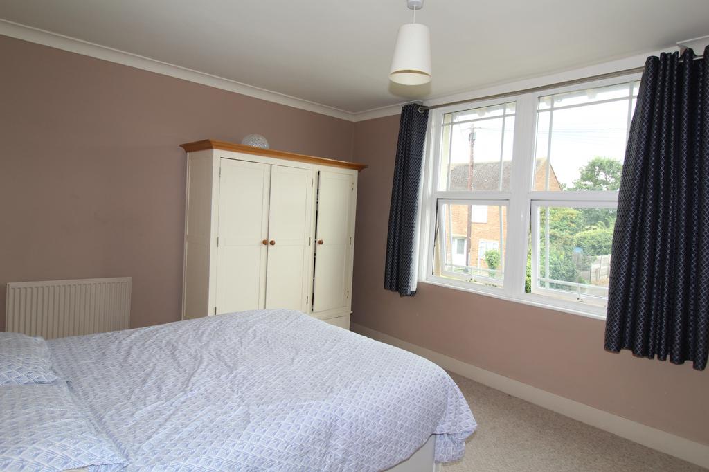 Knockhall Chase, Dartford, Kent, DA9 2 bed terraced house £1,300 pcm